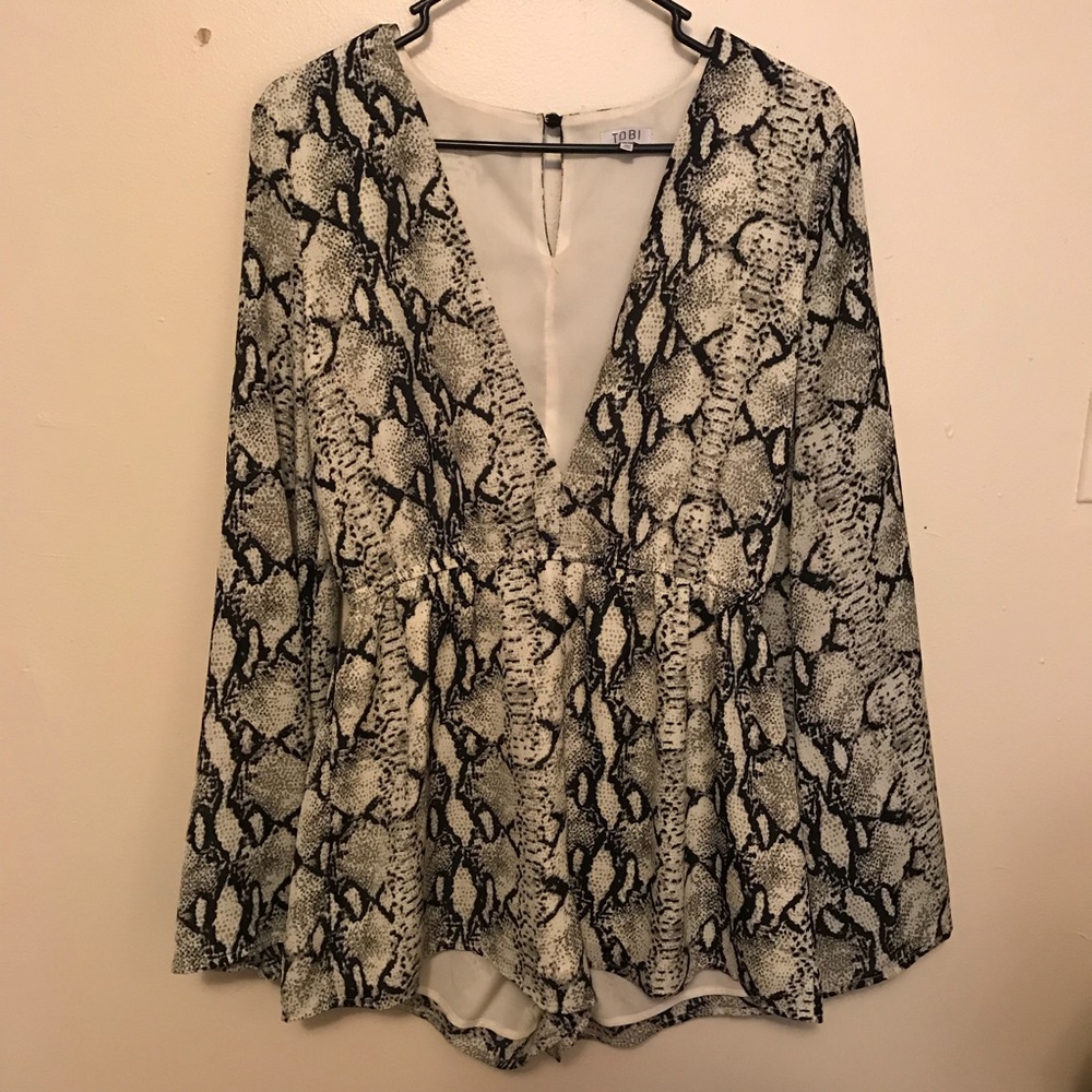Women's snakeskin print romper